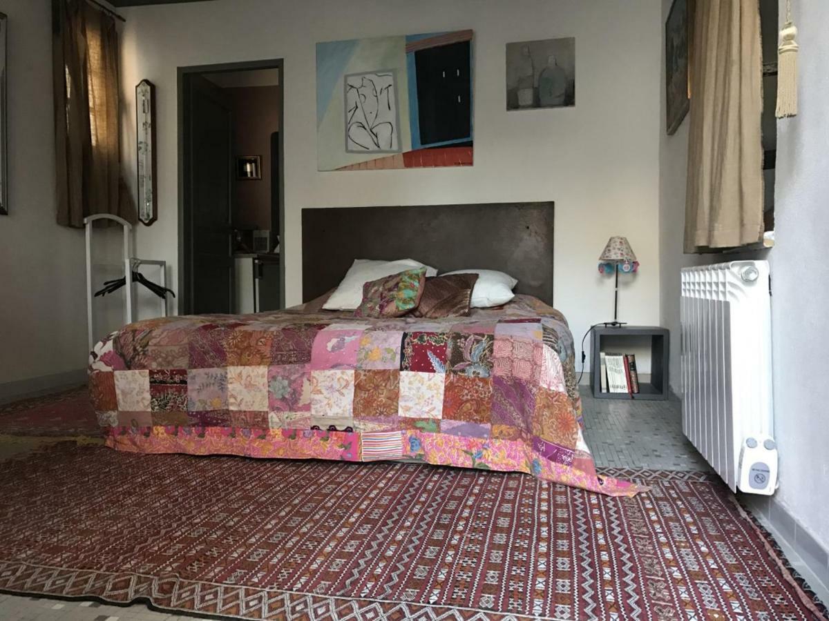Nid D'Artiste Bed & Breakfast Saint-Quentin-la-Poterie Exterior photo